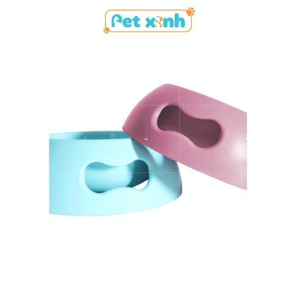 phía trước bát nhựa